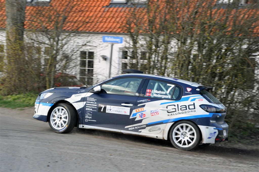 Jacob Madsen og Line Nedergaard fik en flot debut i deres nye Peugeot 208 Rally4, hvor de vandt deres klasse og blev nummer fire generelt.